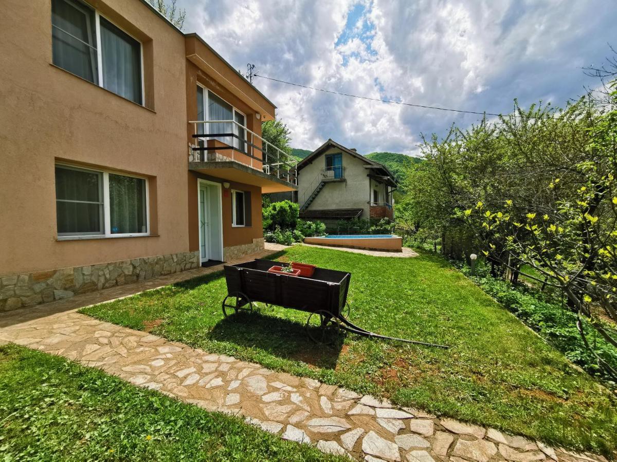Villa Aqua Правец Екстер'єр фото